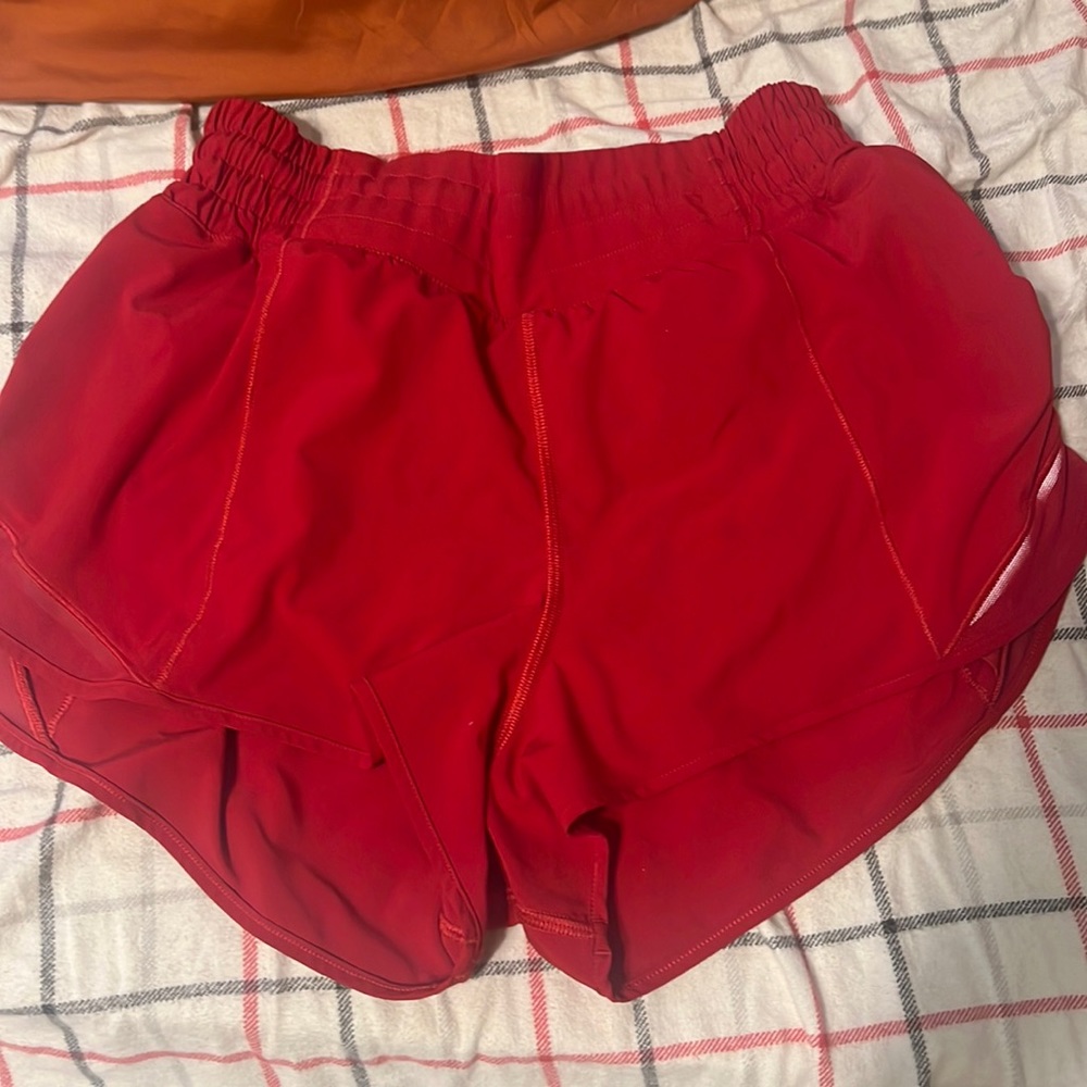 Size 6 Lululemon hotty hots